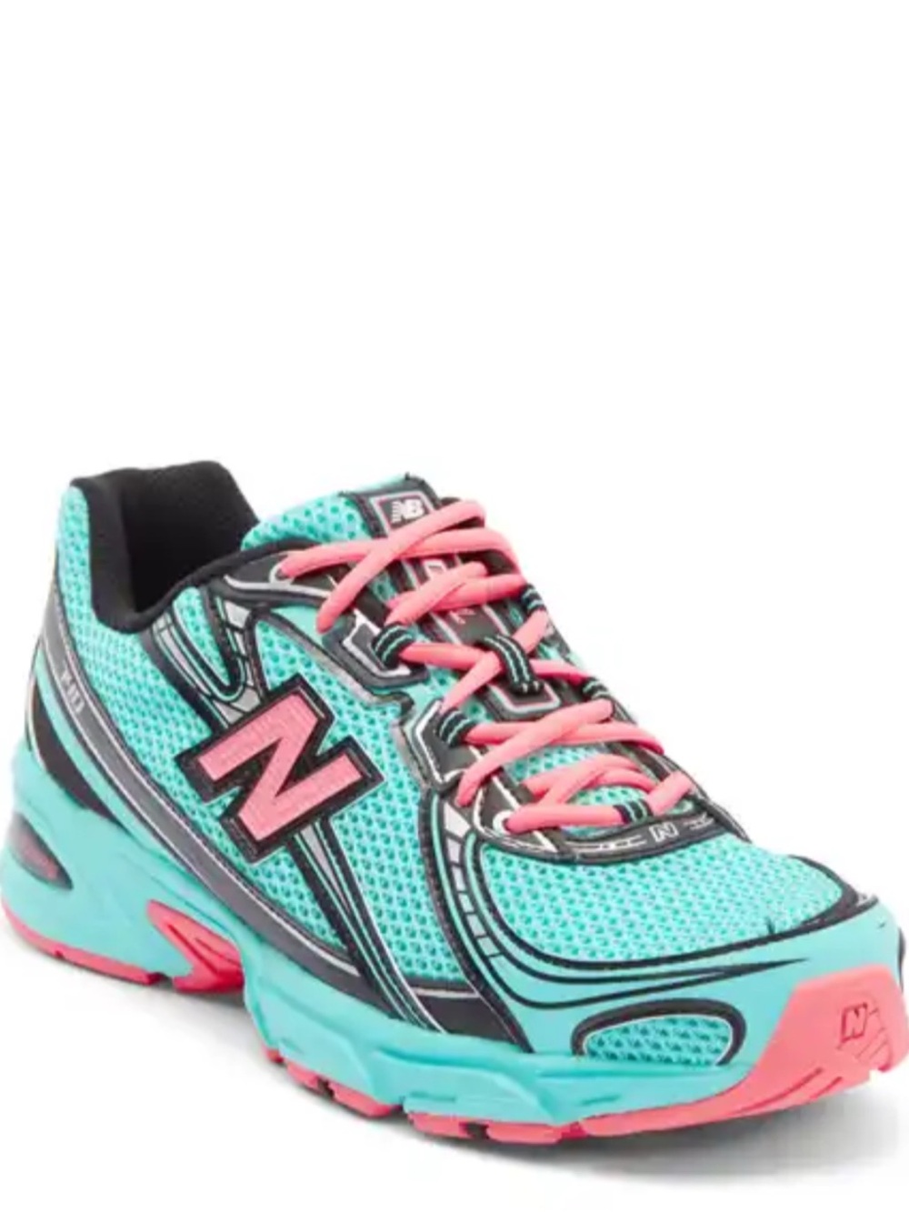 New Balance 740 Sneakers 
Size 7